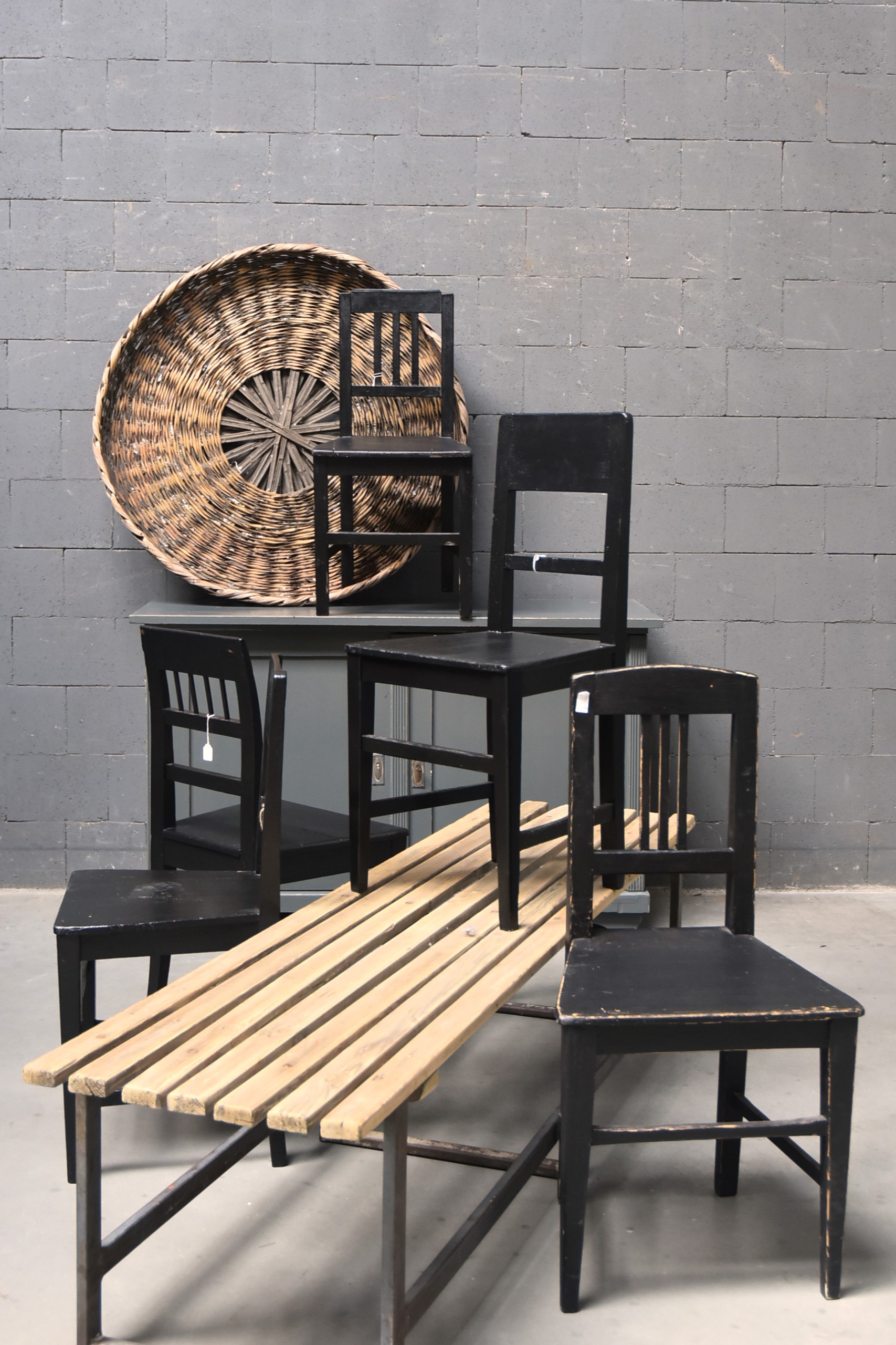 spectrum Klagen Conciërge Unieke zwarte houten stoelen bij Old BASICS! | Old BASICS