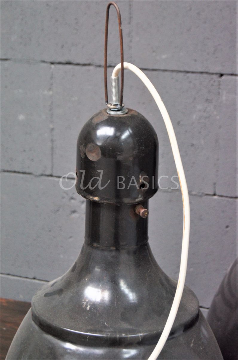 Detail van Industrielamp, zwart, grijs, materiaal staal