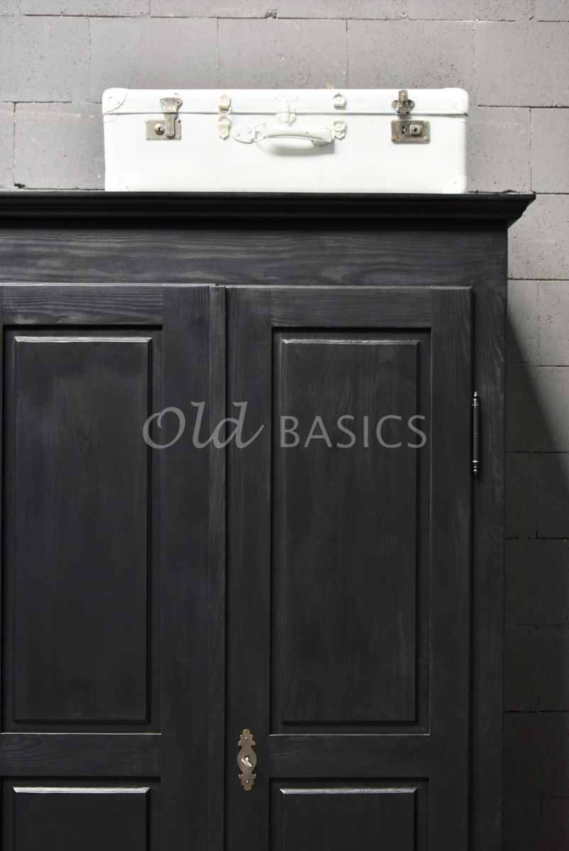 Detail van Linnenkast Rustique, 2 deuren, RAL9005, zwart, materiaal hout