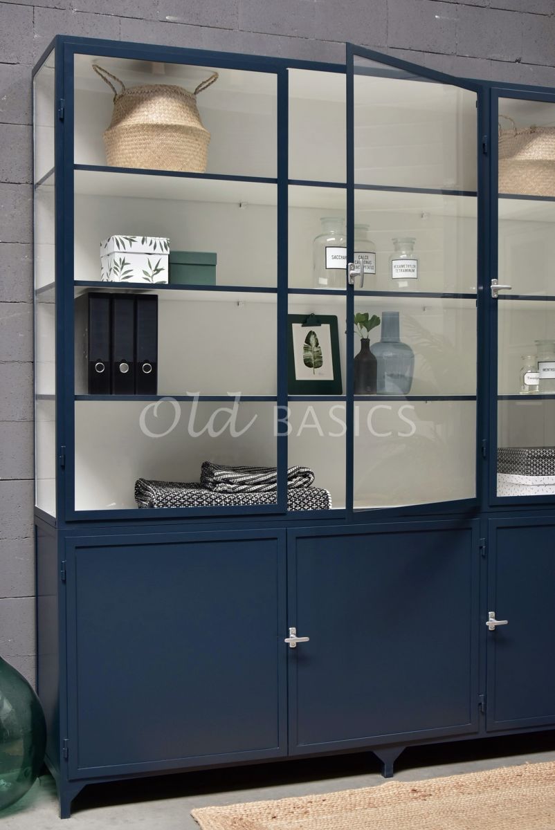 Detail van Apothekerskast Demi, 3 deuren, RAL5008, blauw, materiaal staal