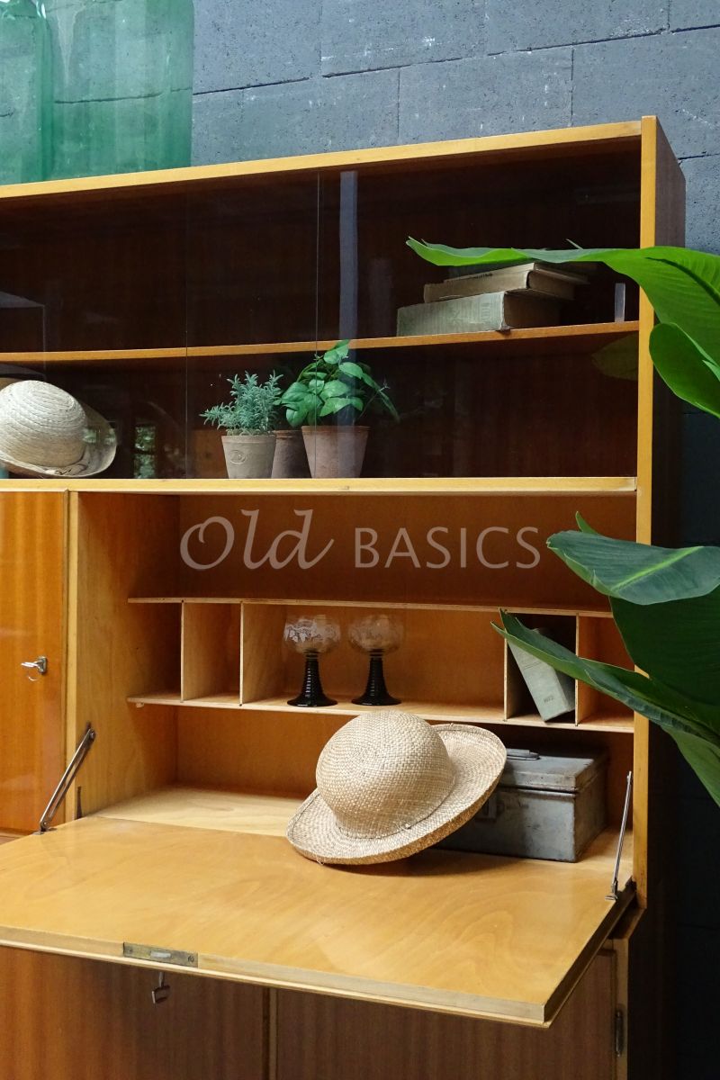 Detail van Vintage kast, naturel, materiaal hout