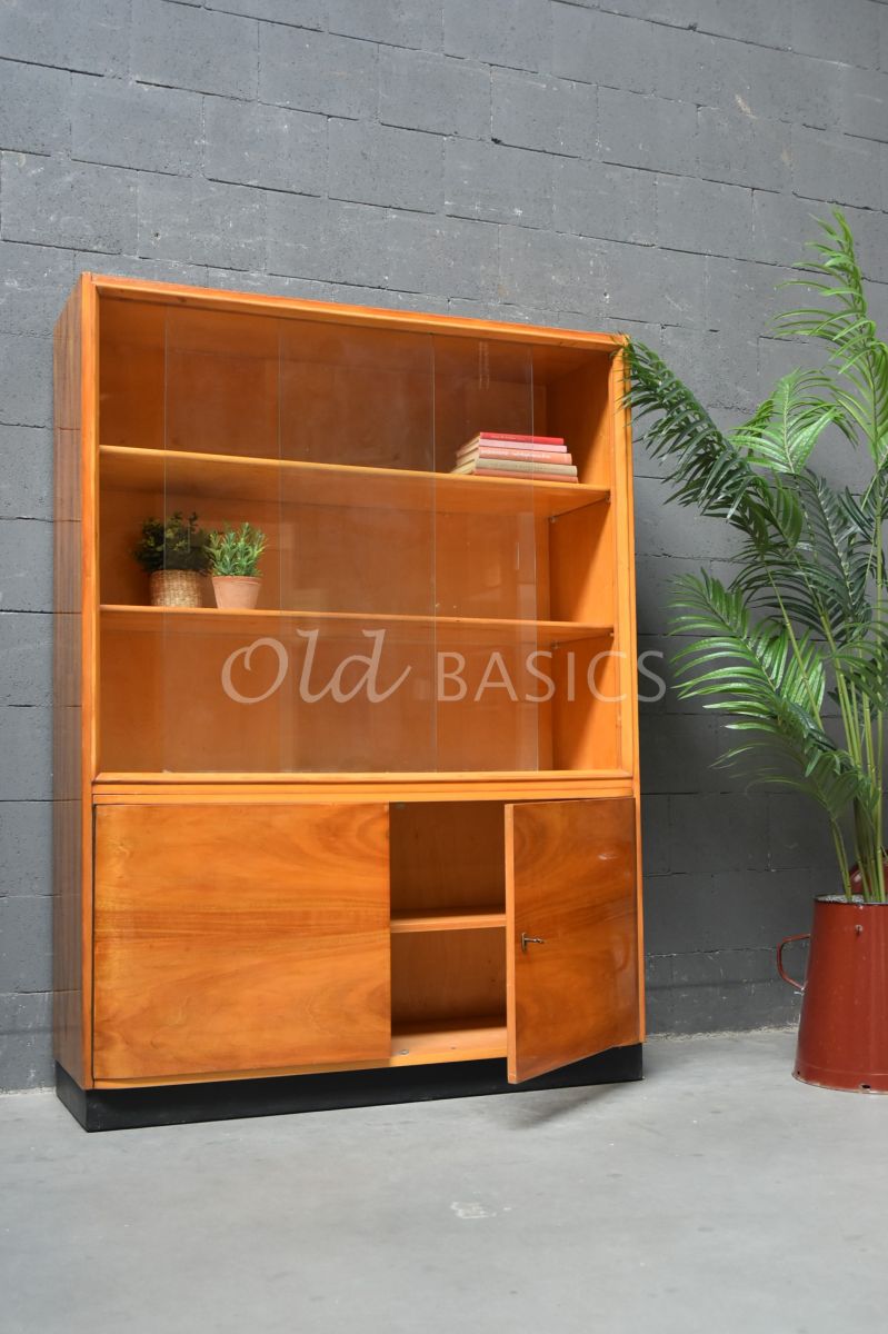 Detail van Vintage kast, naturel, materiaal hout