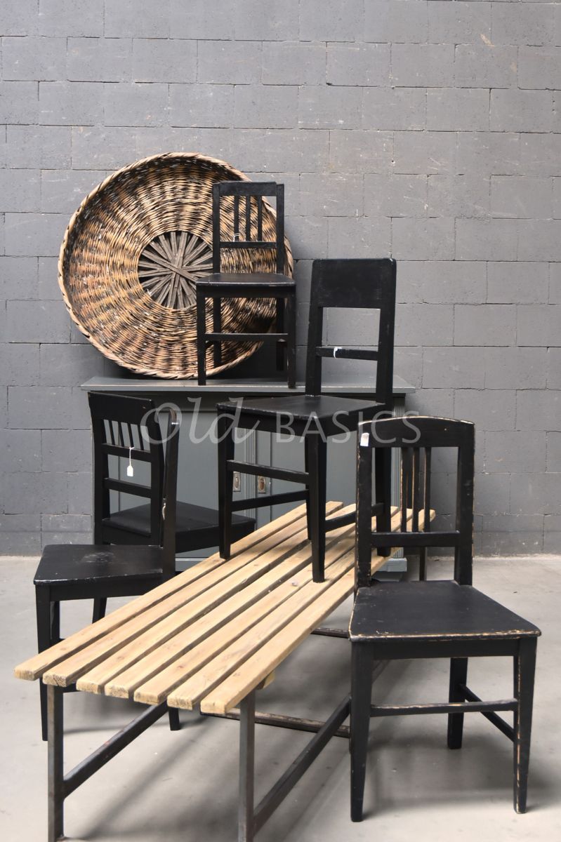 havik Twisted achtergrond Unieke zwarte houten stoelen bij Old BASICS! | Old BASICS