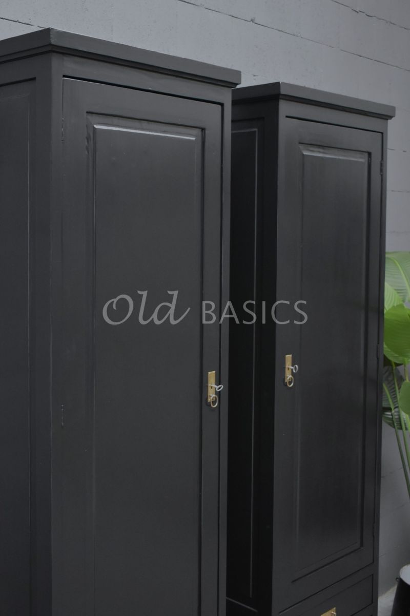 Detail van Set Smalle Kasten Vertou, 1 deuren, RAL9005, zwart, materiaal hout