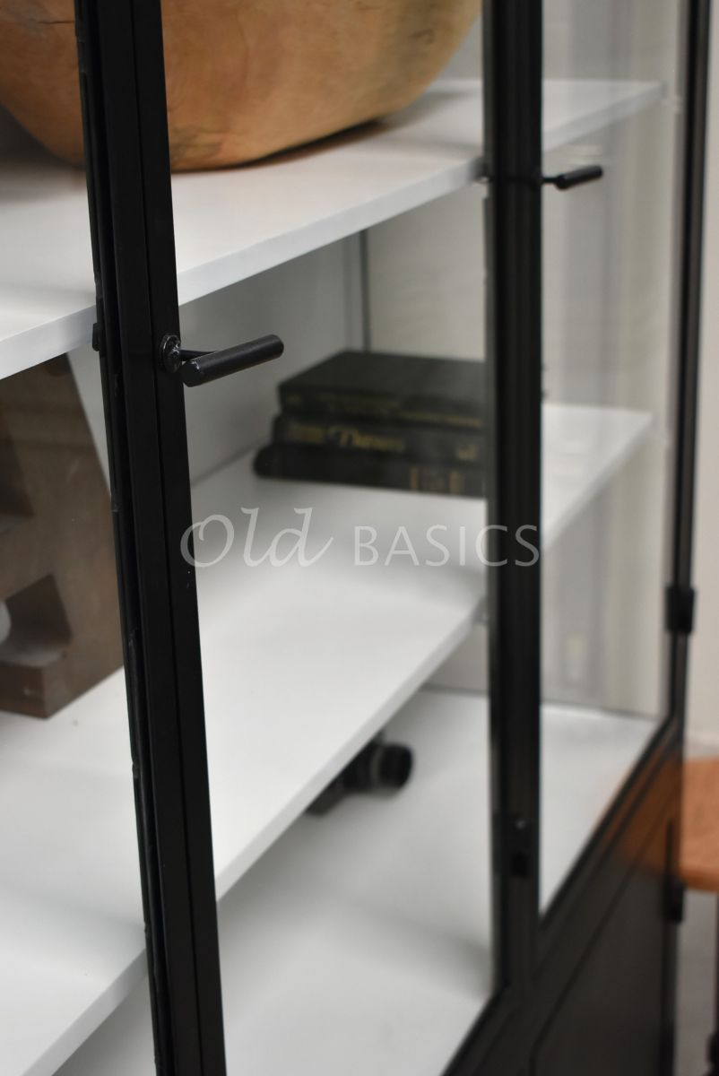 Detail van Apothekerskast Ilya trois NB, zwart, materiaal staal