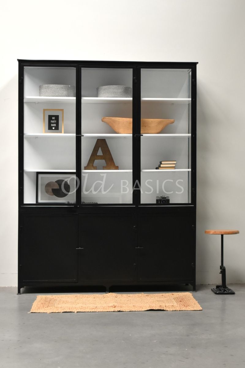 Detail van Apothekerskast Ilya trois NB, zwart, materiaal staal