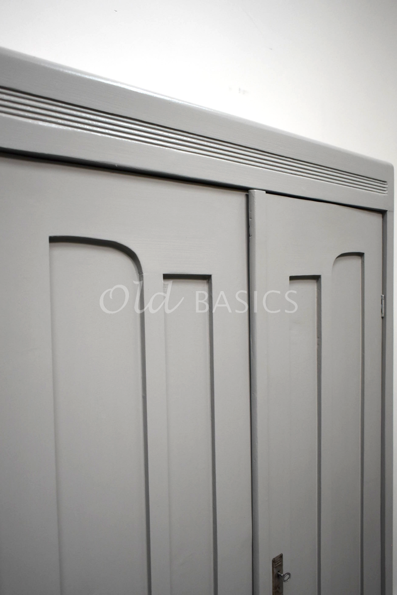 Detail van Kledingkast zonder ribbel, grijs, materiaal hout
