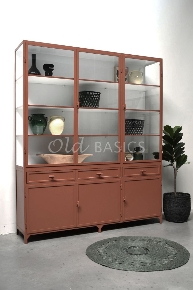 Detail van Apothekerskast Ferro, 3 deuren, RAL8004, rood, terra, bruin, oranje, materiaal staal