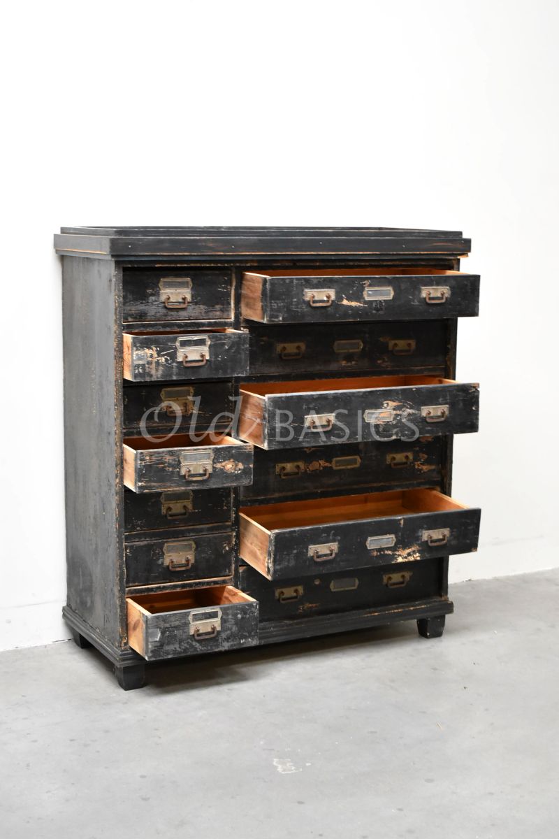 Detail van Ladenkast, grijs, zwart, materiaal hout