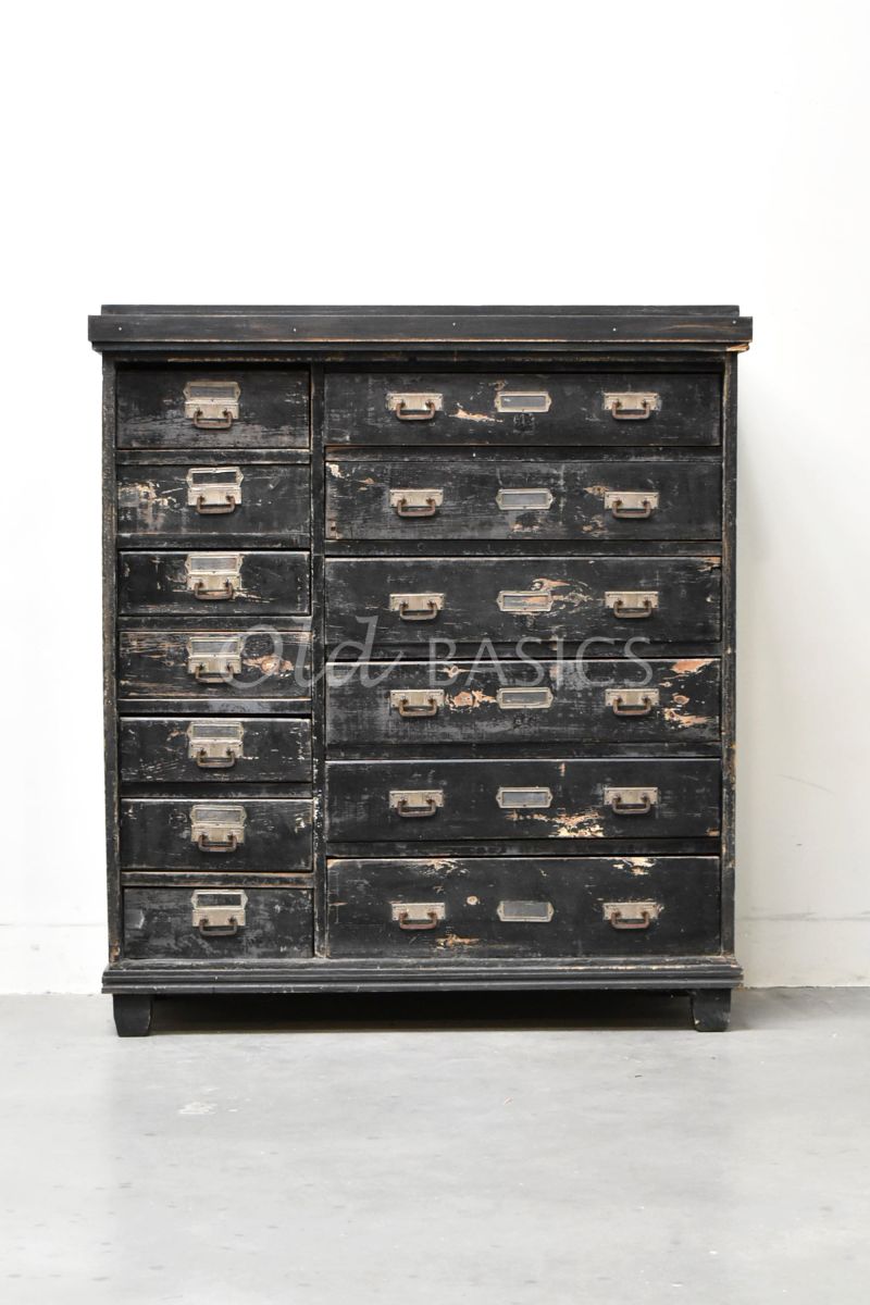 Detail van Ladenkast, grijs, zwart, materiaal hout