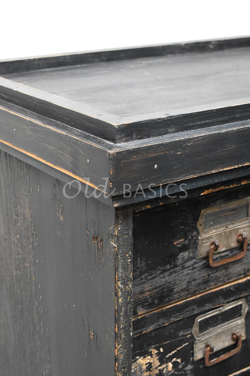 Detail van Ladenkast, grijs, zwart, materiaal hout