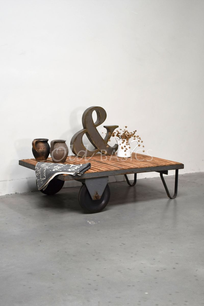 Detail van Salontafel, materiaal hout