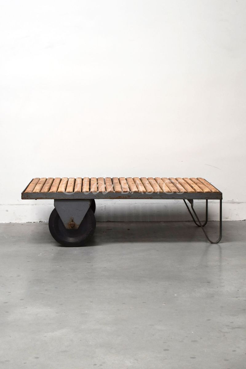 Detail van Salontafel, materiaal hout