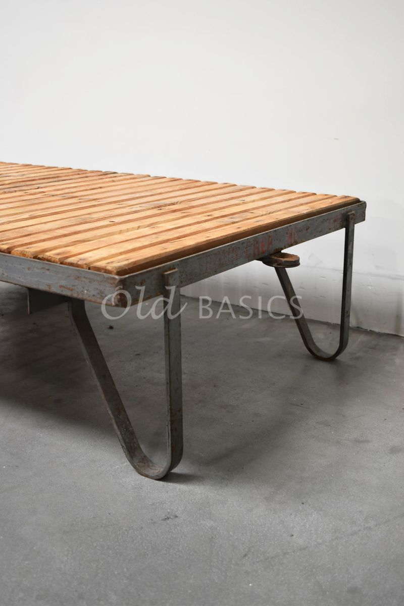 Detail van Salontafel, materiaal hout