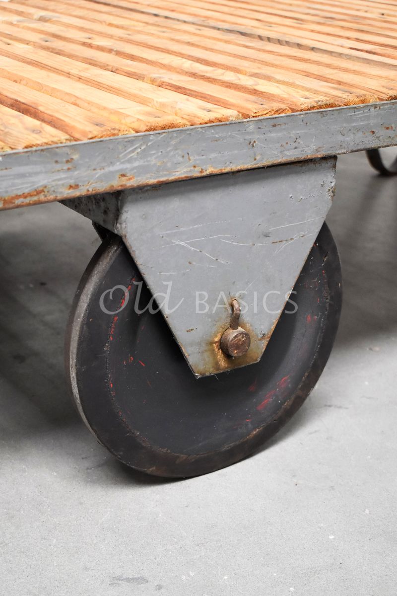 Detail van Salontafel, materiaal hout