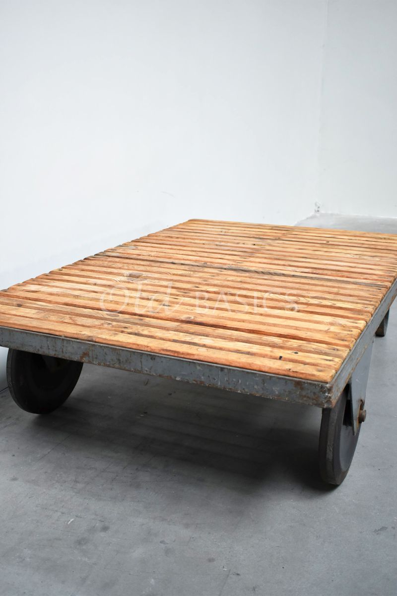 Detail van Salontafel, materiaal hout
