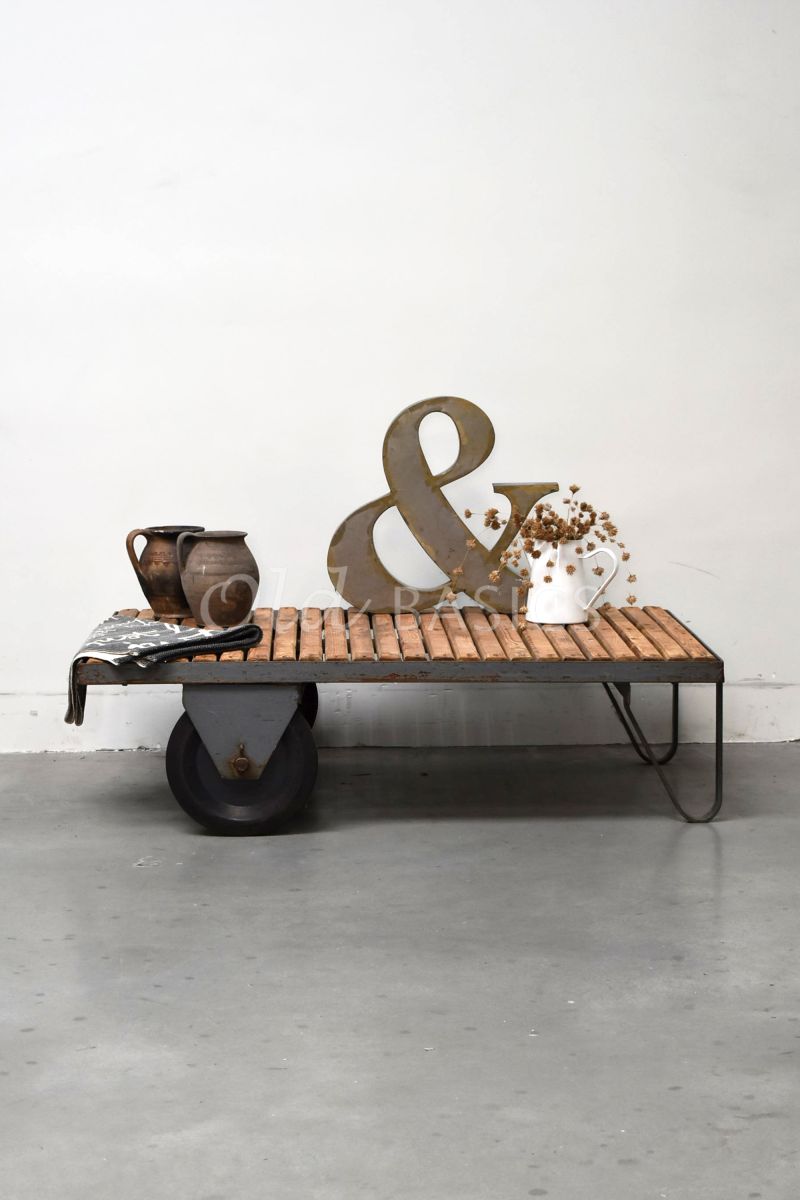 Detail van Salontafel, materiaal hout