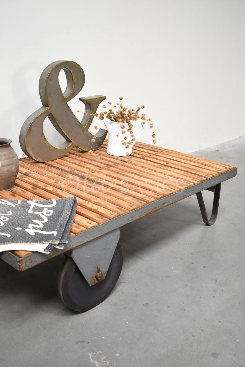 Detail van Salontafel, materiaal hout